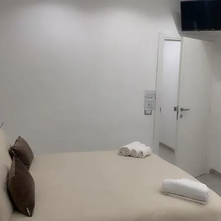 ゲストハウス One Hundred 3*