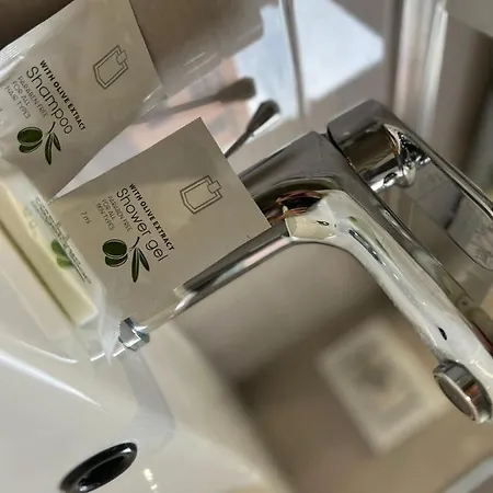 ゲストハウス One Hundred ローマ