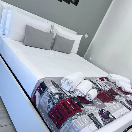 One Hundred בית הארחה